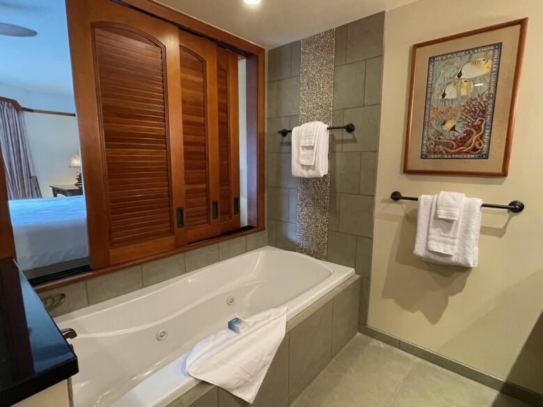 aulani bath room