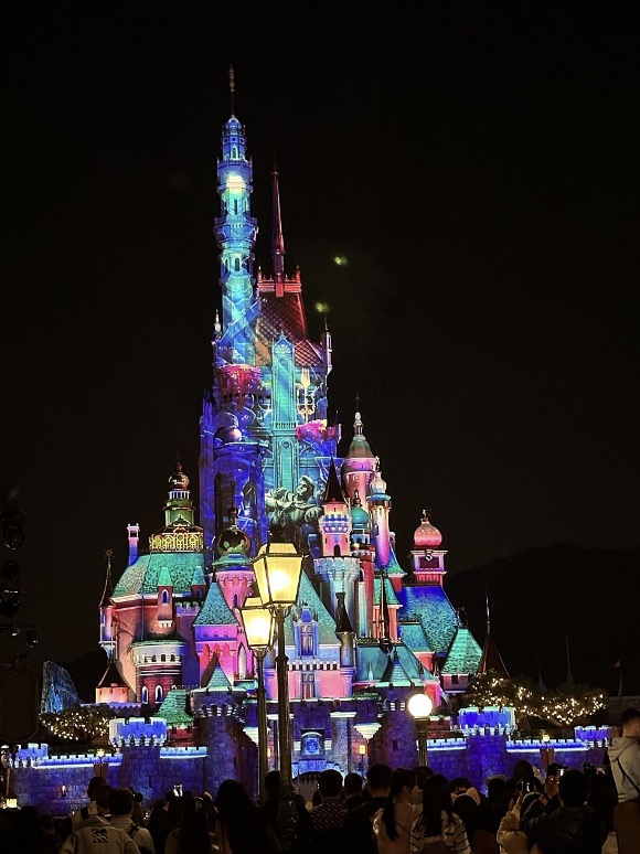 hongkong disney momentous 