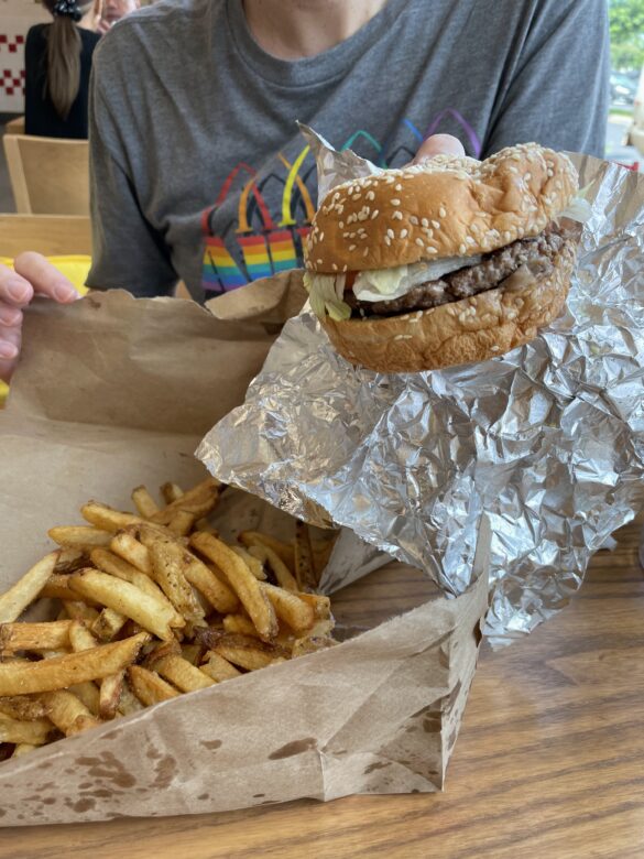 トッピングが自由に選べるハンバーガー