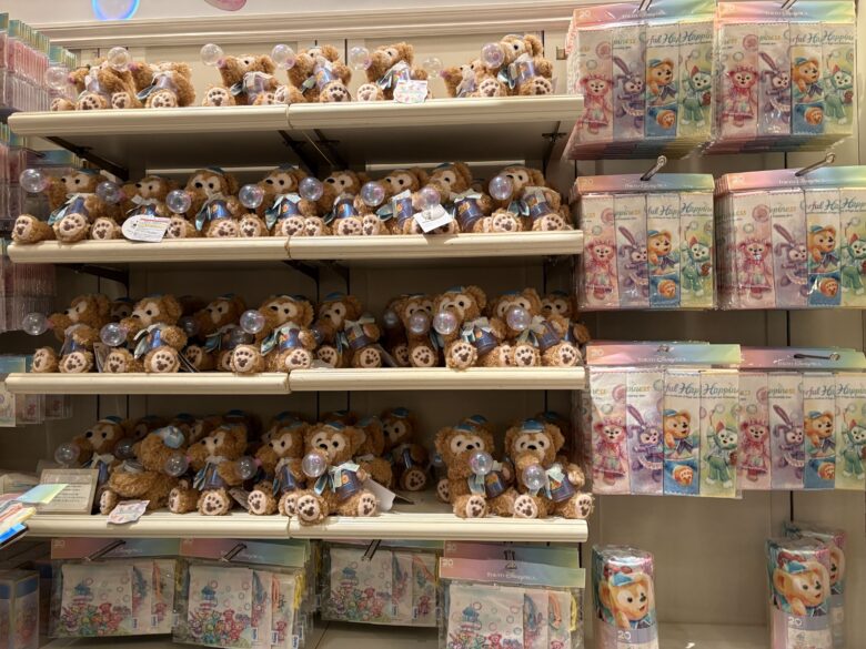 ショップ内にはスペシャルグッズがずらり!