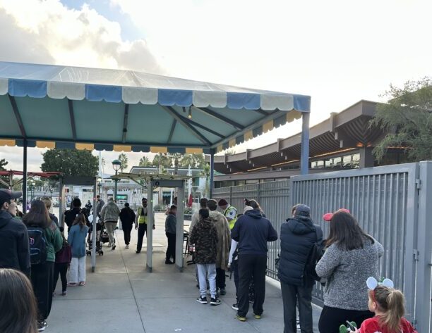 ホテルを出てすぐのセキュリティチェック