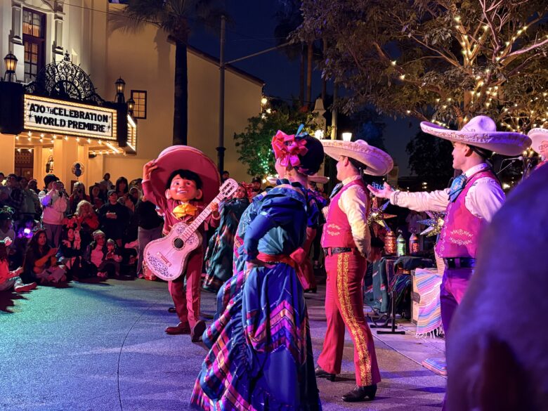 A Musical Christmas with Mariachi Alegria de Dsineyland & Miguel!